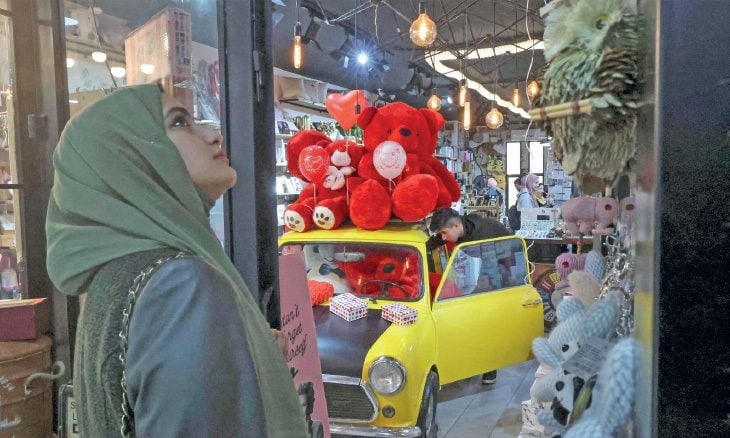 الاحتلال طرف ثالث في علاقات الحب بين الفلسطينيين