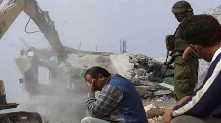 الاحتلال يجبر مواطنا على هدم منزله في بيت صفافا