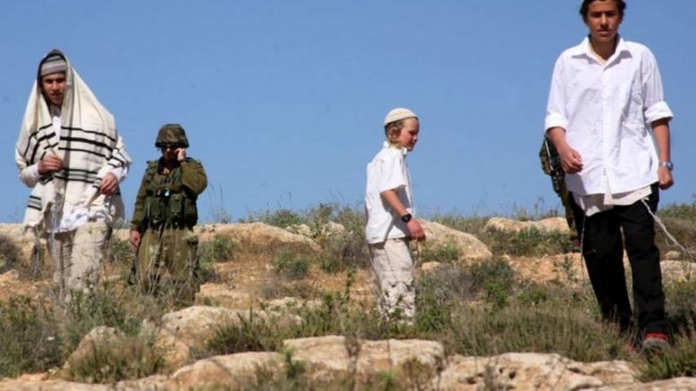 إصابة مواطن برصاص مستوطن في مسافر يطا