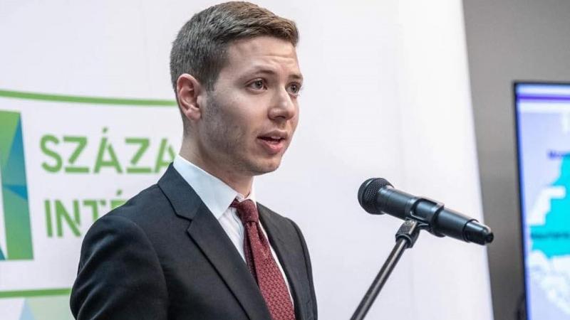 يائير نتنياهو  يهاجم ماكرون 