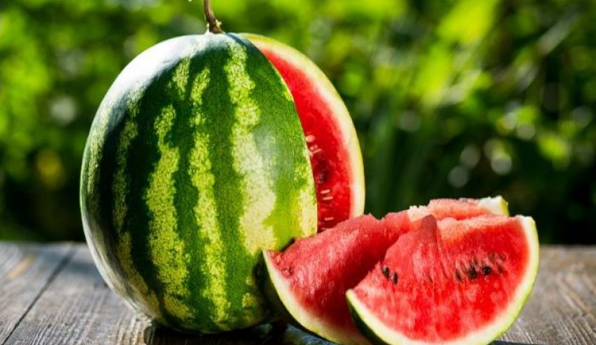 عند تناول البطيخ.. "خطأ شائع" يمكن أن يسبب التسمم