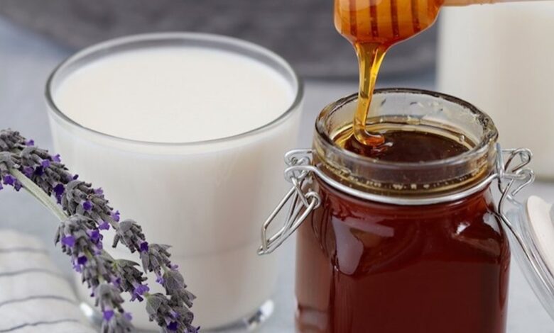 الحليب مع العسل.. مزيج يمنحك 7 فوائد صحية