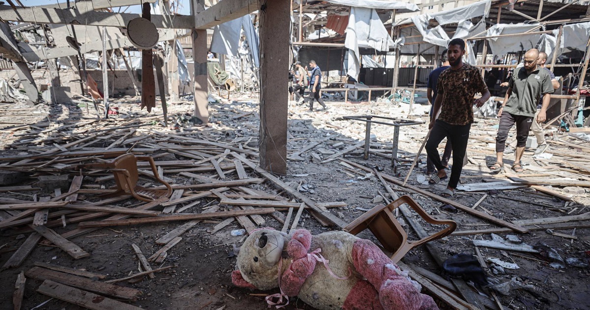  الجيش الإسرائيلي استخدم قنبلة كبيرة في استهداف مقهى بغزة