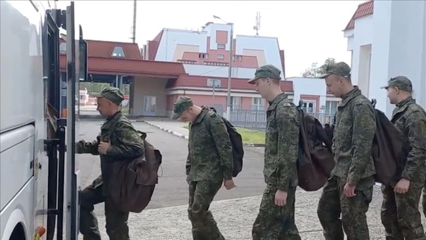 روسيا وأوكرانيا تنفذان المرحلة الأولى من تبادل الأسرى دون سن 25