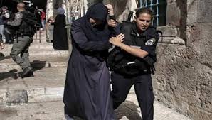 الاحتلال يعتقل سيدة وطفلا في البلدة القديمة بالقدس 
