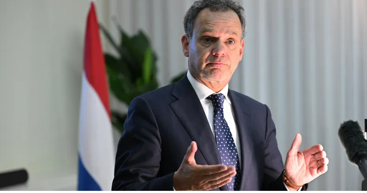 وزير خارجية هولندا السابق: سياسات نتنياهو تضر بإسرائيل