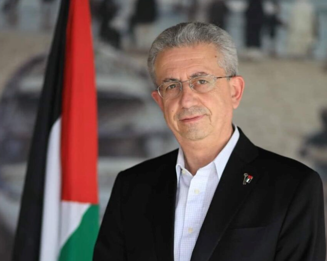 د.مصطفى البرغوثي يزور النازحين في مخيمي  طولكرم و نور شمس