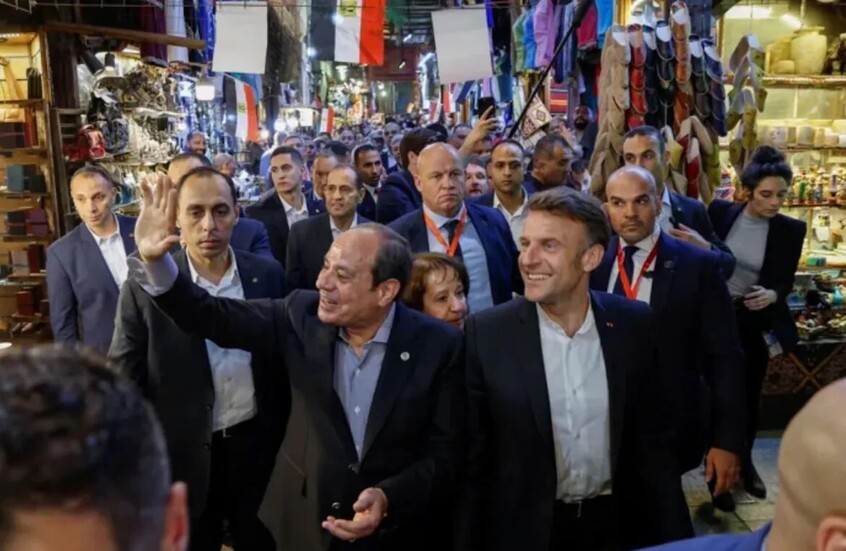 لماذا اصطحب السيسي ماكرون لخان الخليلي؟.. 