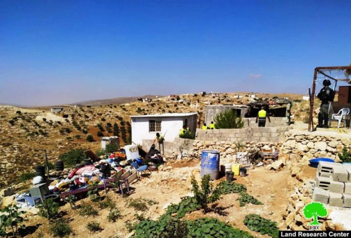 إصابات بينهم مسنّون وطفلة رضيعة في هجوم للمستوطنين على خلة الضبع