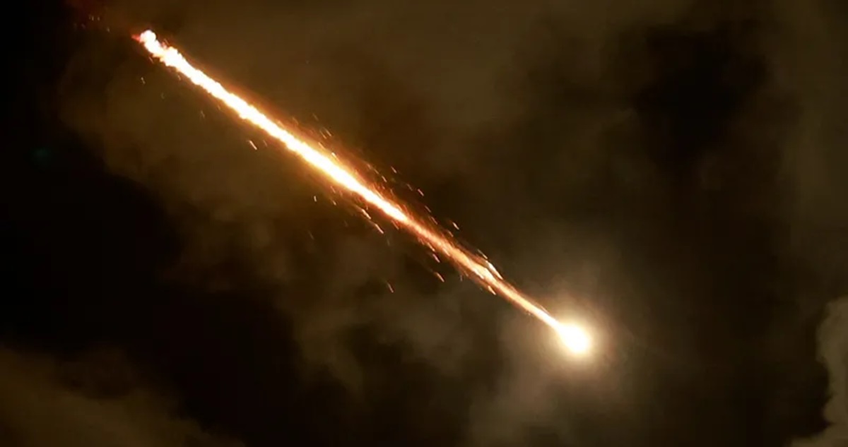 إسرائيل تقول إن صاروخا من اليمن تفكك على الأرجح في الجو