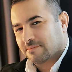 بين برد الغربة ودفء الذاكرة  يرفرف علم فلسطين