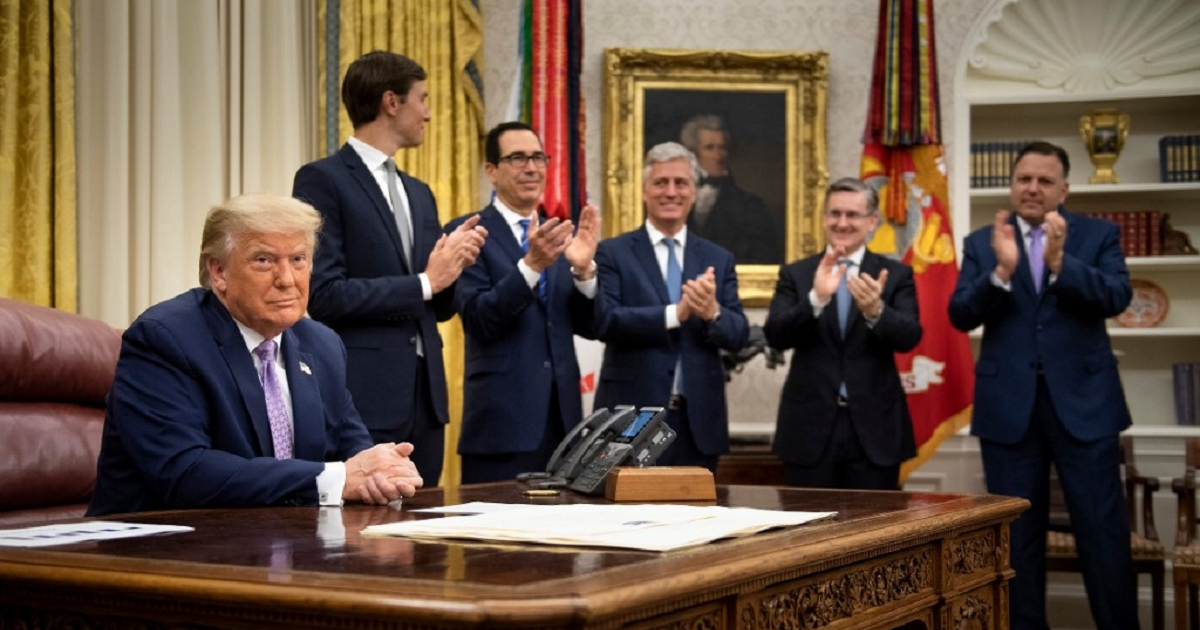 ترامب : هناك فرصة للإتفاق مع ايران .. ولا أريد سقوط القنابل 