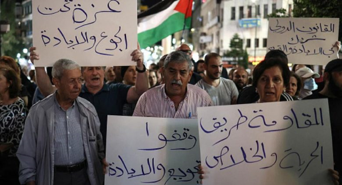 قادة وناشطون في رام الله يضربون عن الطعام منذ 13 يوما تضامنا مع غزة