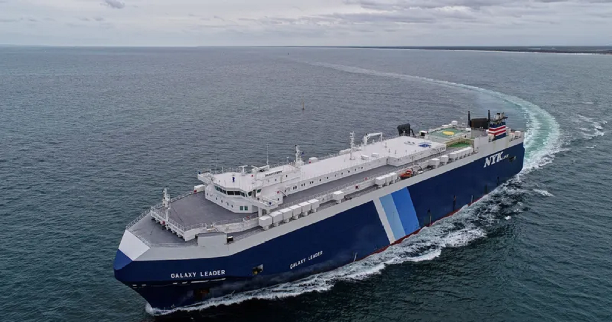 الحوثيون يعلنون استهداف سفينة في شمال البحر الأحمر