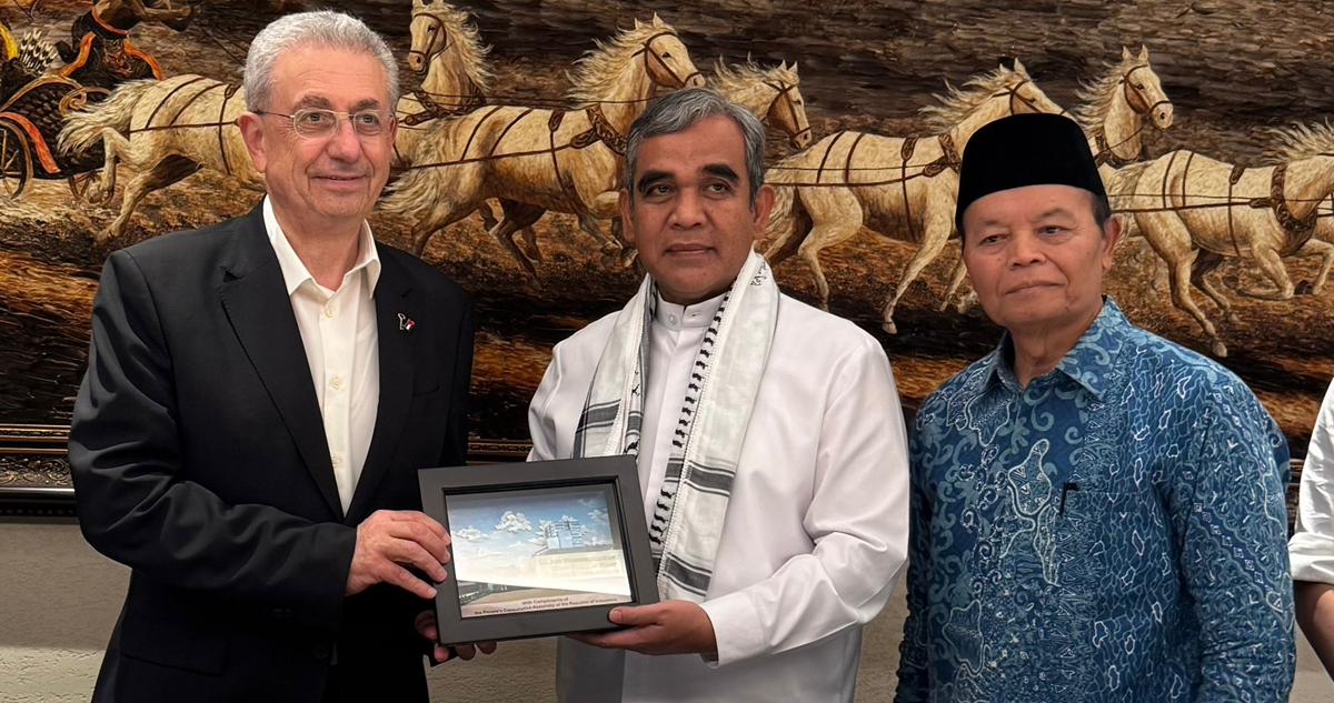 رئيس مجلس الشيوخ الإندونيسي يستقبل د.مصطفى البرغوثي 