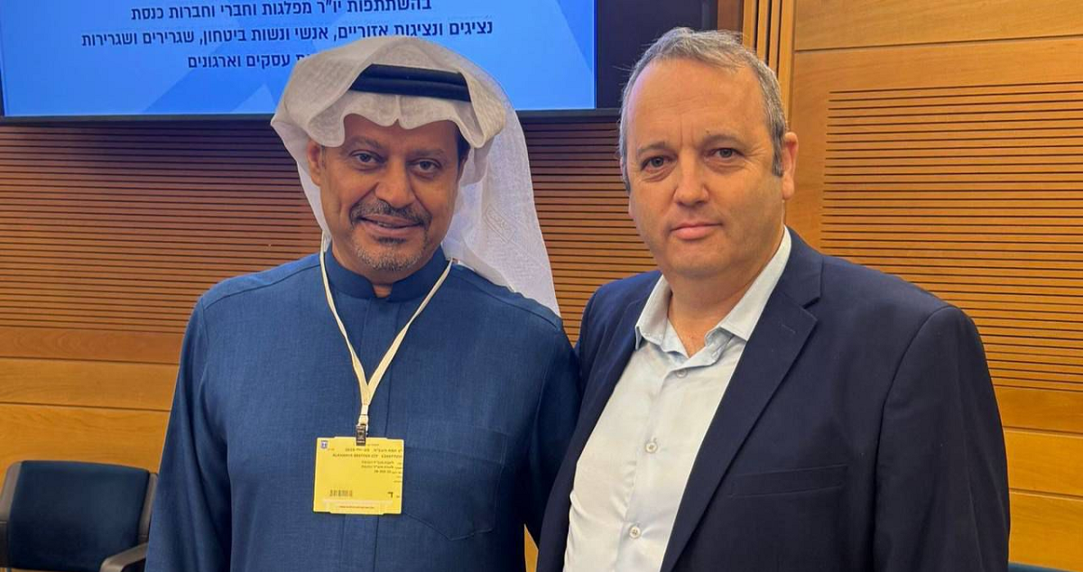 الصحفي والمحلل السعودي عبد العزيز الخميس يلقي خطابا في الكنيست !!