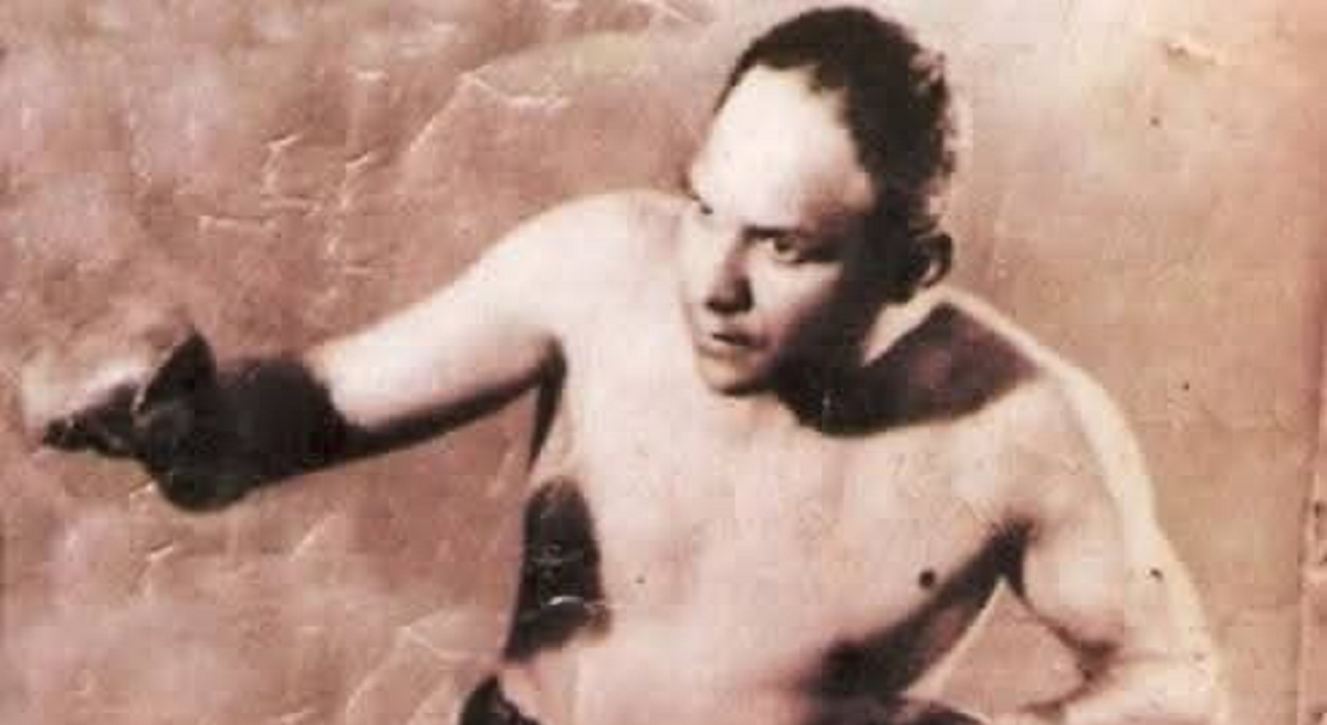 من إرشيف وكالة بال سبورت ... أبن يافا أديب الدسوقي نجم نجوم الملاكمة الفلسطينية قبل 80 عاما