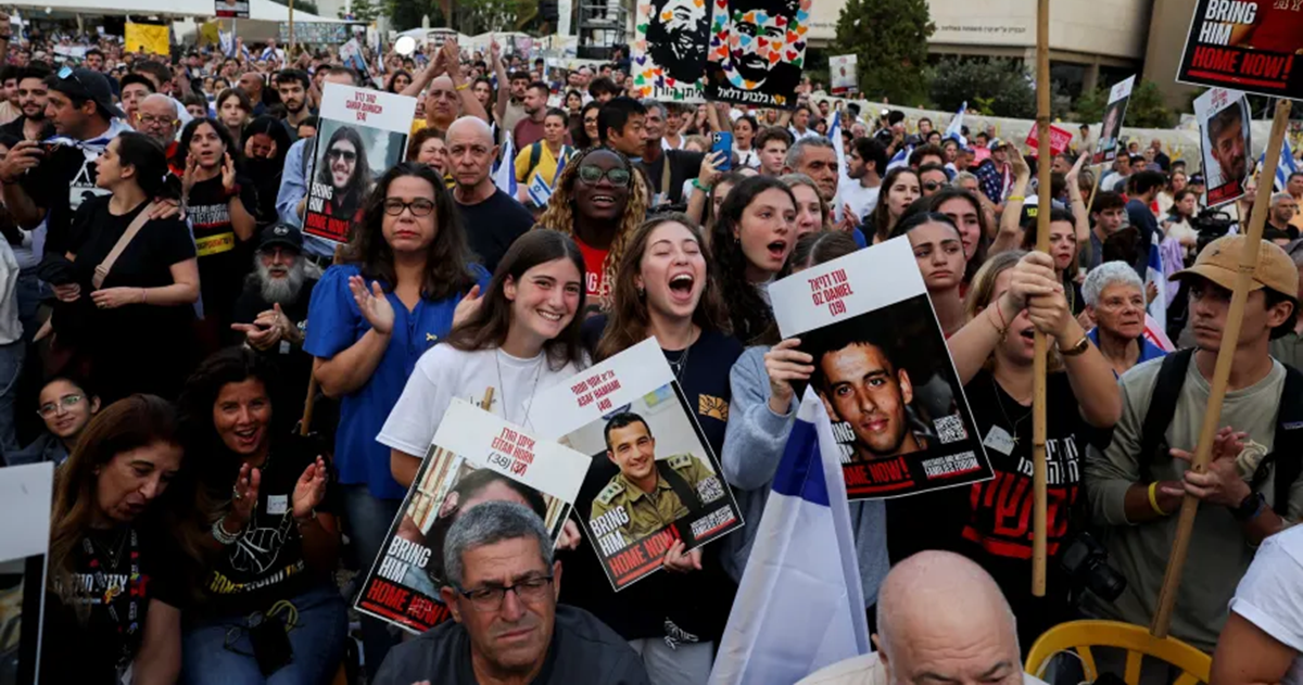 من هم الرهائن الإسرائيليون الذين أفرجت عنهم حماس؟