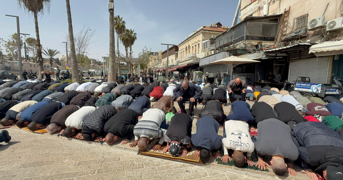المسجد الاقصى حزين في الجمعة اليتيمة من رمضان المبارك 