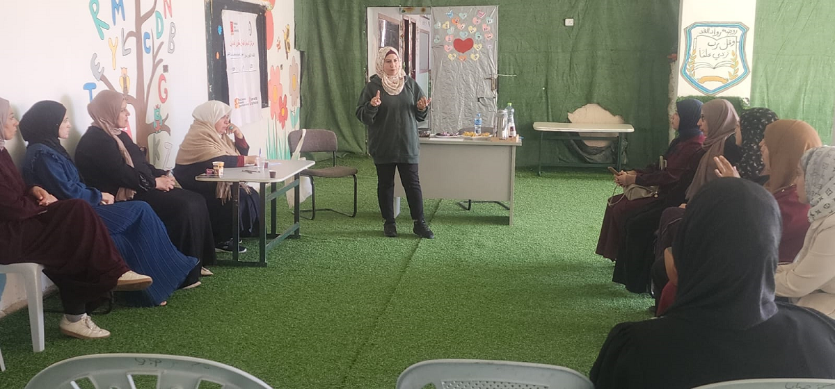 خلا لقاءين توعويين : عاملات يطالبن ببيئة عمل مشجعة للنساء ومناهضة العنف والتمييز في أماكن العمل