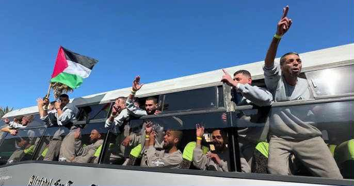 أبو الحمص يستقبل الأسرى المحررين المبعدين في القاهرة