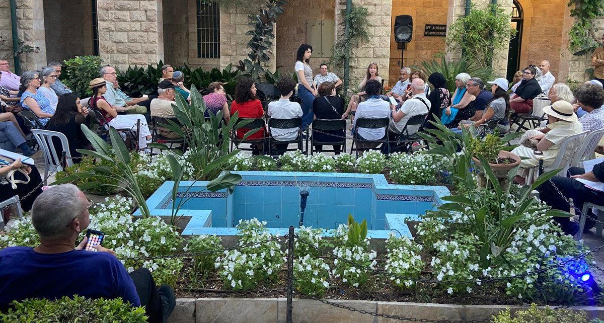 المكتبة العلمية : اطلاق كتاب ”المقدس والمكسور" صرخة من أجل السلام 