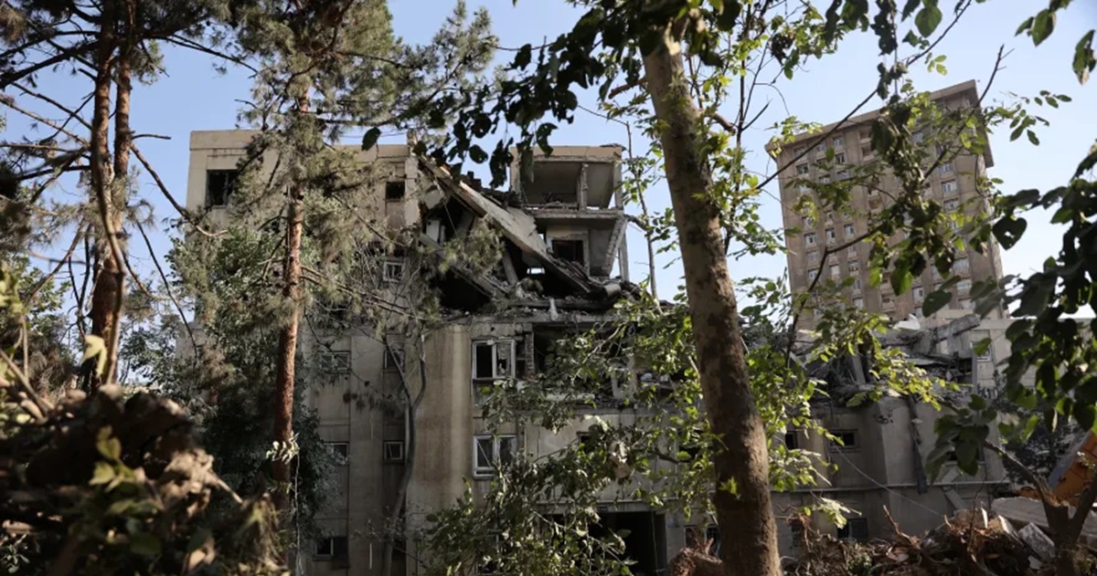 تحليل: هجمات إسرائيل على إيران تطمح إلى هدف أكبر.. تغيير النظام