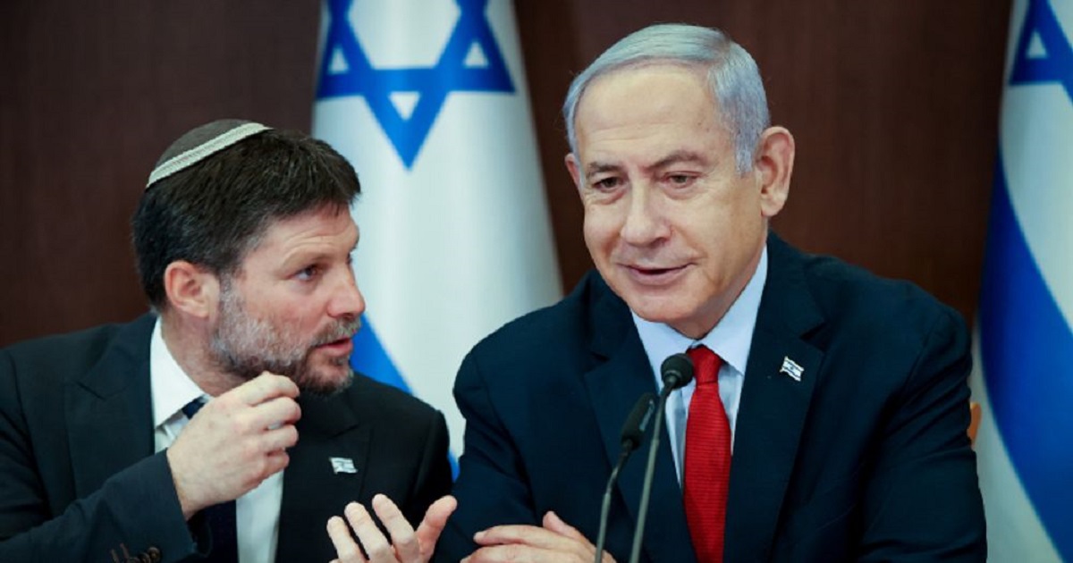 شاحب الوجه معزول إقليمياً ويتابع ترامب تلفزيونياً