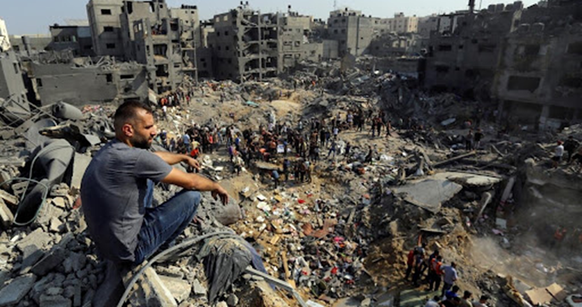 كاتبة إسرائيلية: الدمار الحقيقي بغزة يتضح بعد انتهاء الحرب .. وتشترط عدم دخول الجزيرة !!