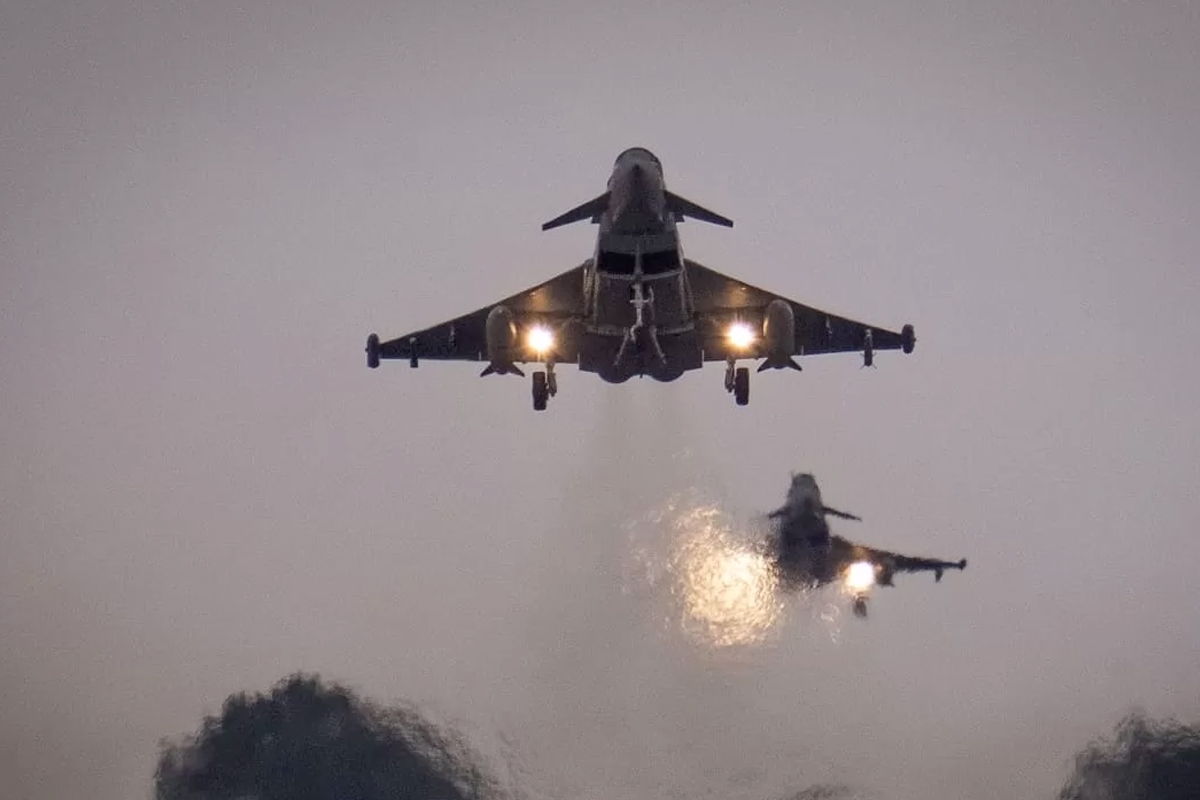 غارات أميركية عنيفة تستهدف مواقع للحوثيين في أربع محافظات يمنية