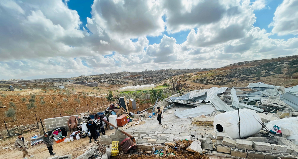 هدم 3 منازل مأهولة في خلة الفرا غرب يطا 