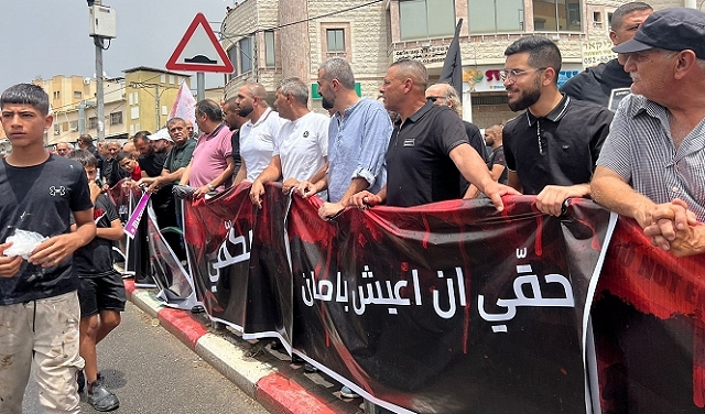 "معاريف" : مواطنون عرب يختارون السكن في مدن يهودية بسبب جرائم القتل !!