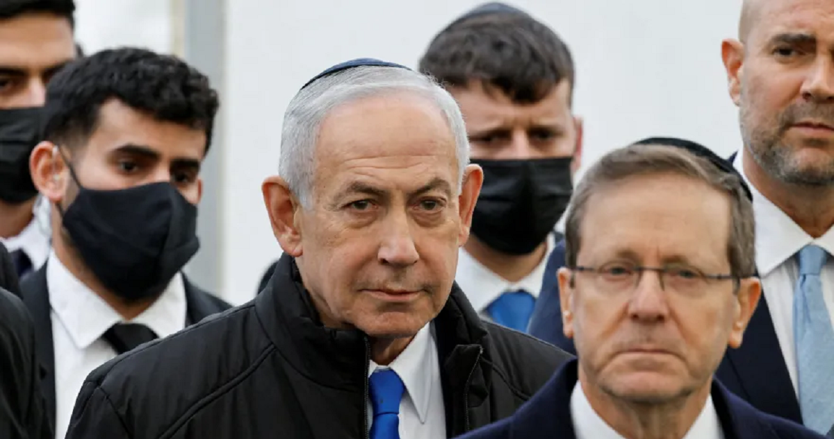 هرتسوغ : اتفاق الإقرار بالذنب سيكون الحل الأفضل في قضية نتنياهو