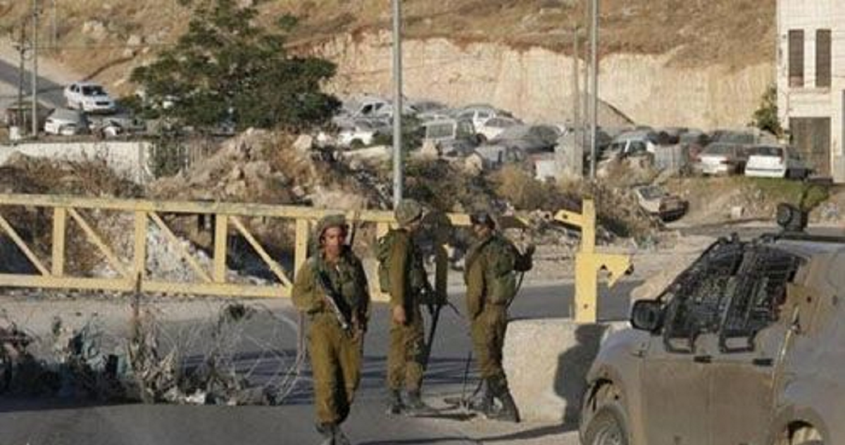 اسرائيل تفرض حصارا صامتا على الضفة وتقطع اوصال المدن وتعزل القرى والبلدات بالحواجز العسكرية 