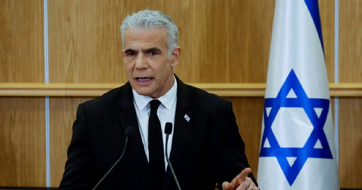 لابيد يحرض على قصف حقول النفط ومحطات الطاقة بإيران 