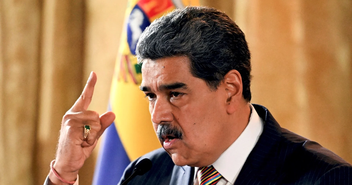 مادورو: نشر أمريكا سفناً حربية قبالة سواحلنا محاولة لتغيير النظام في فنزويلا 
