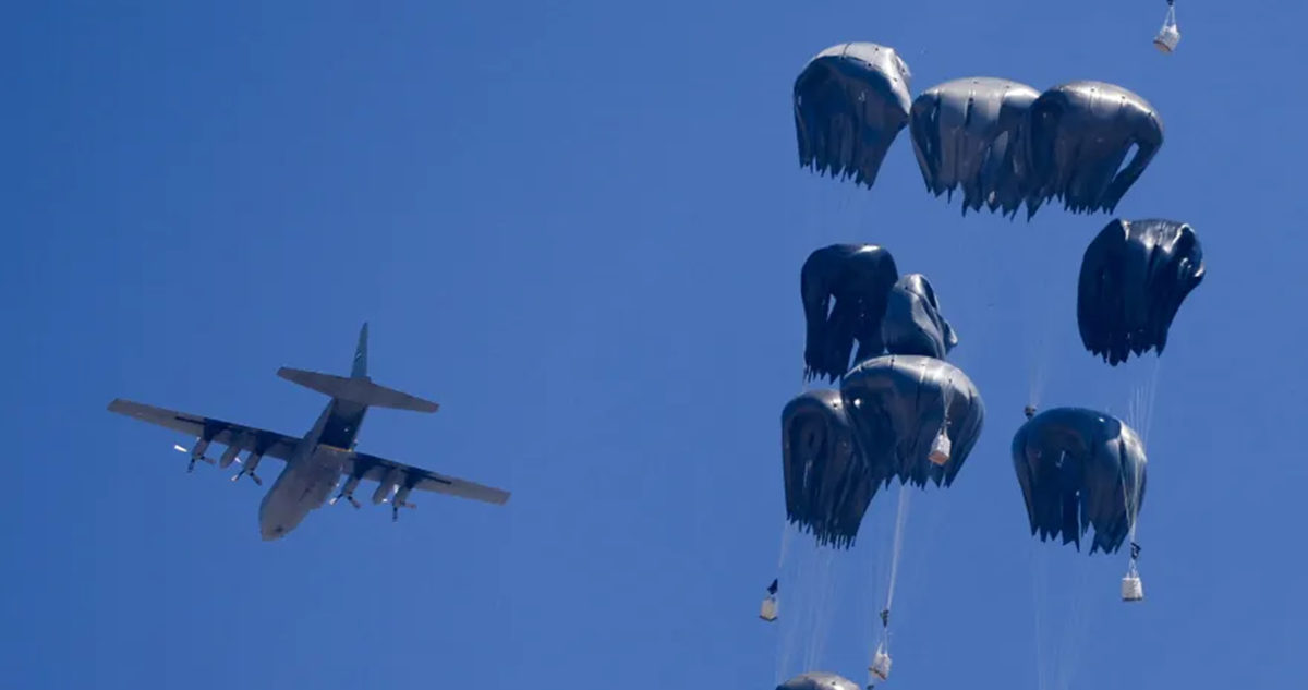 الجيش الألماني يبدأ إسقاط المساعدات على غزة جوا