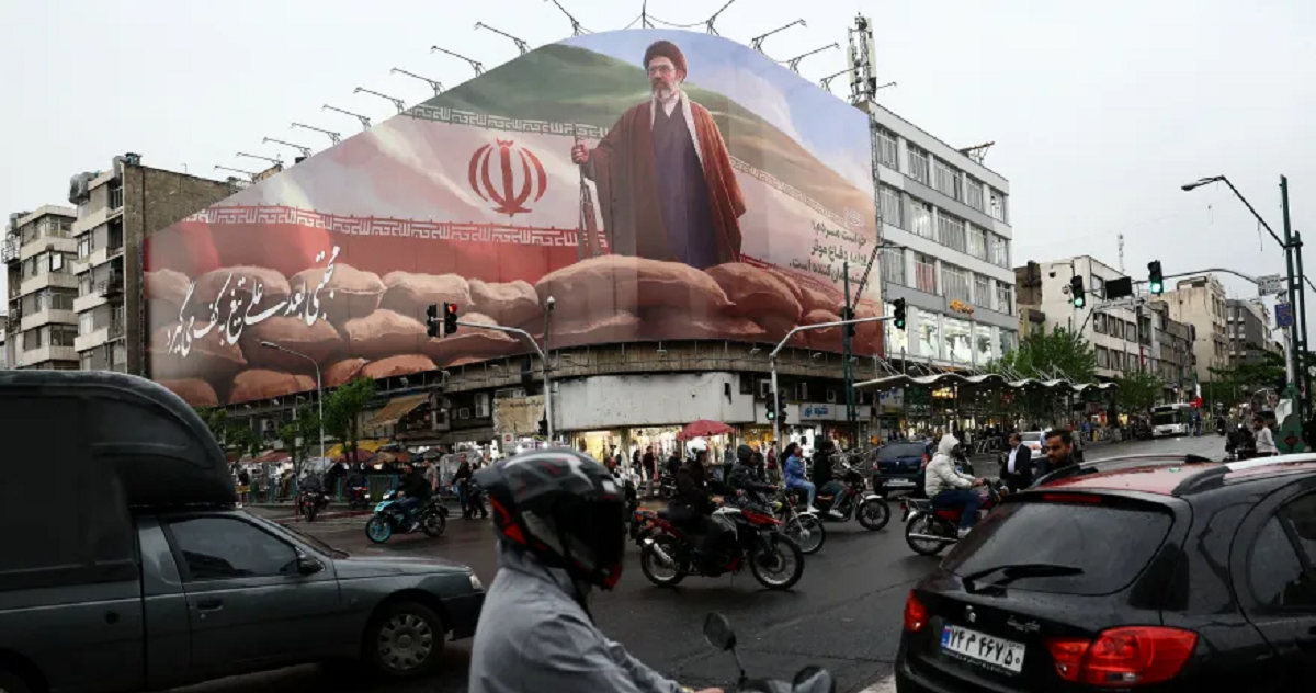 مصدران: خامنئي أمر بإبقاء اليورانيوم عالي التخصيب داخل إيران