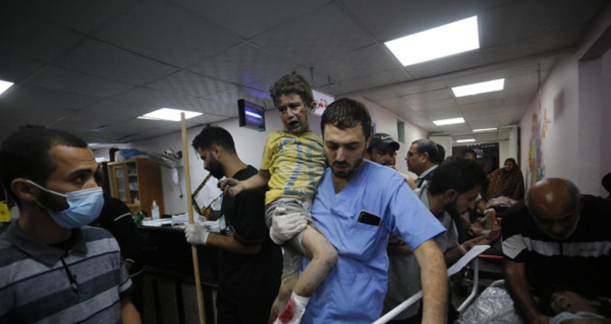 "هآرتس" تكشف : الجيش هاجم 10 مستشفيات وعيادات في غزة خلال أسبوع