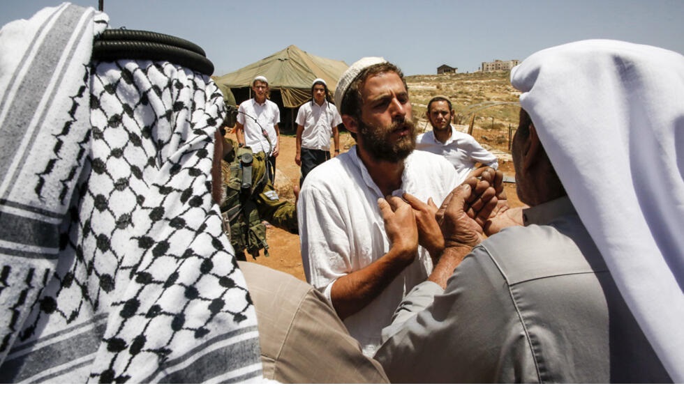 مستوطنون يقتحمون تجمع شلال العوجا البدوي في اريحا 