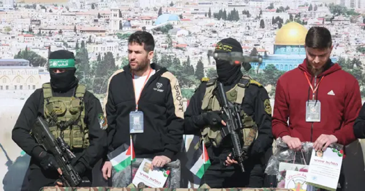 عائلات الرهائن الإسرائيليين تطالب نتنياهو  بعدم تفويت "فرصة  استرجاعهم" 