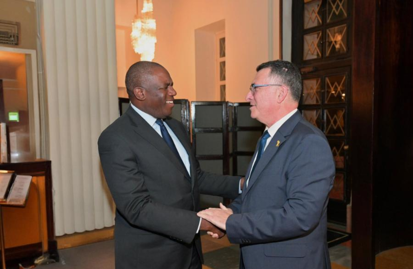  ساعر في لندن  ومؤسستان تطالبان النائب العام بملاحقته قضائيا