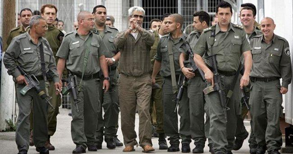 الجبهة الشعبية تدين الاعتداء "الآثم" على سعدات في سجون الاحتلال