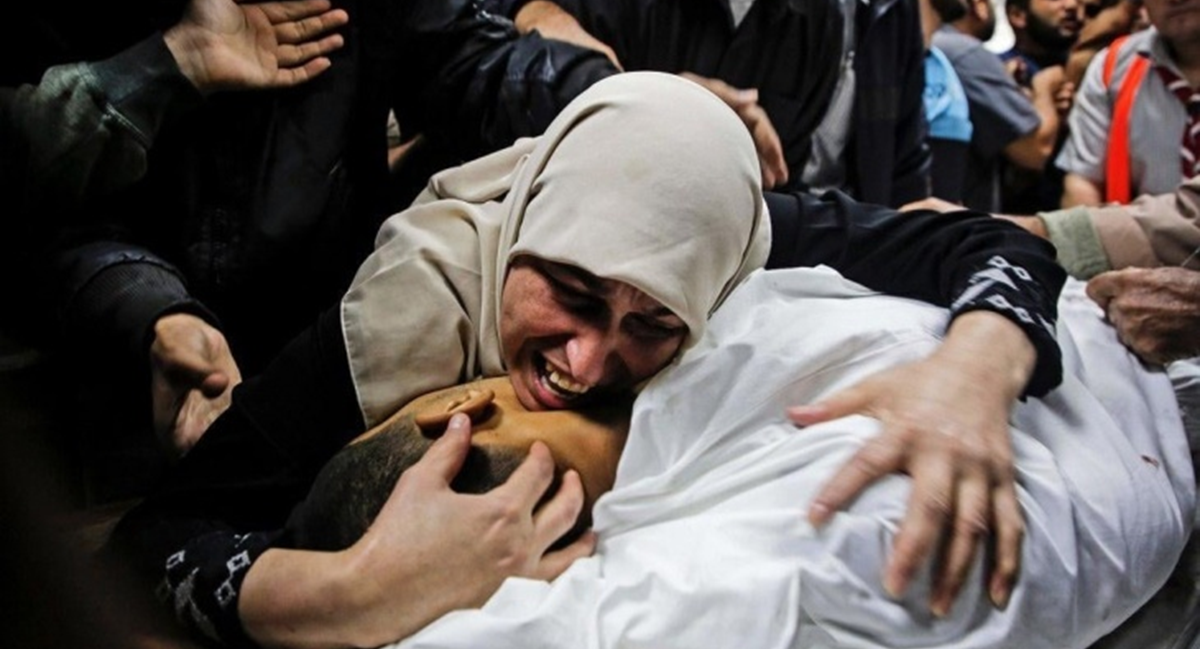 شهيد و3 اصابات في قصف خيمة نازحين قرب مدرسة ايواء غربي مدينة خان يونس