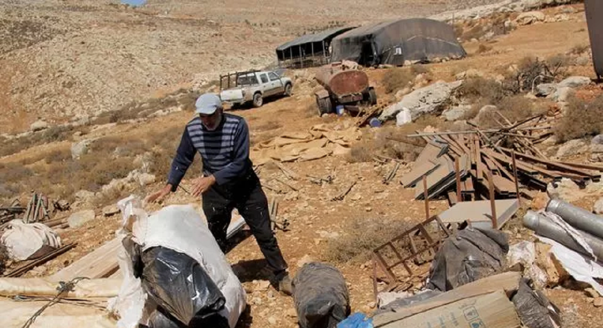 مستوطنون يقتحمون تجمع عرب المليحات البدوي شمال أريحا 