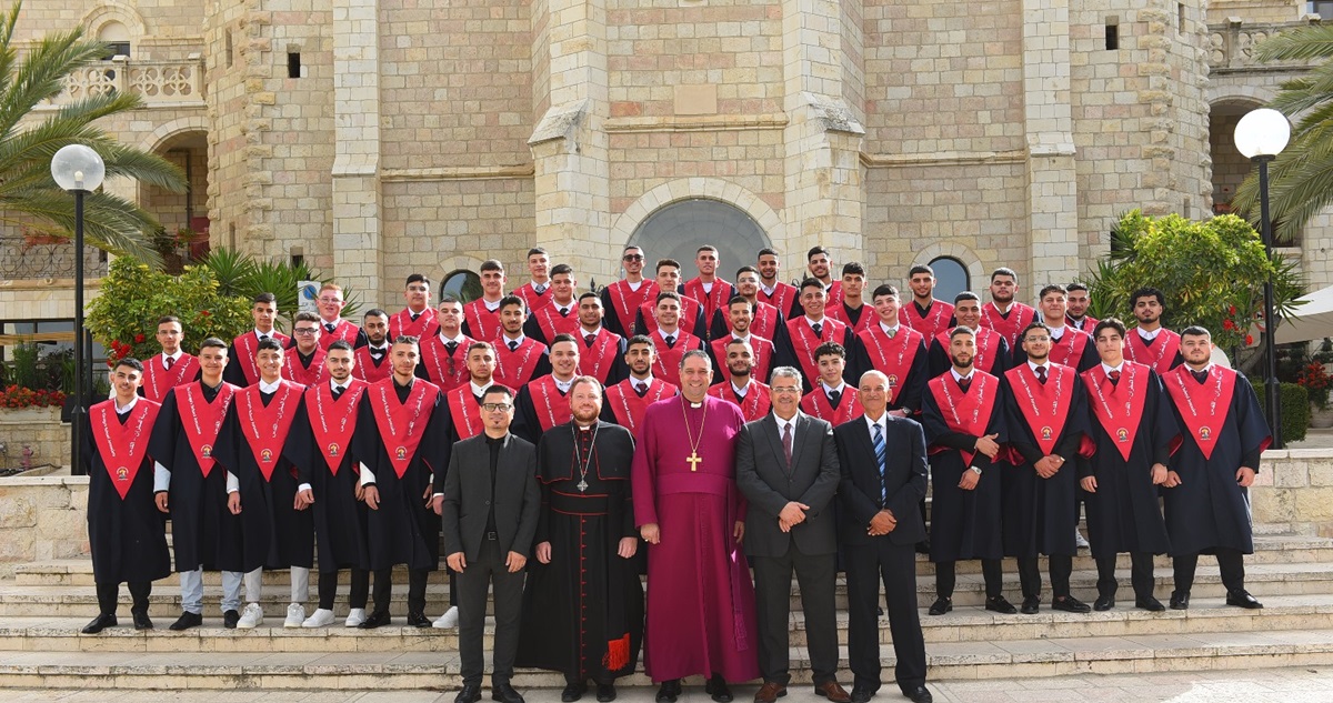 برعاية رئيس الاساقفة حسام نعوم .. "المطران" تخرّج الفوج الخامس والعشرين بعد المئة (فوج الاصرار والنجاح)