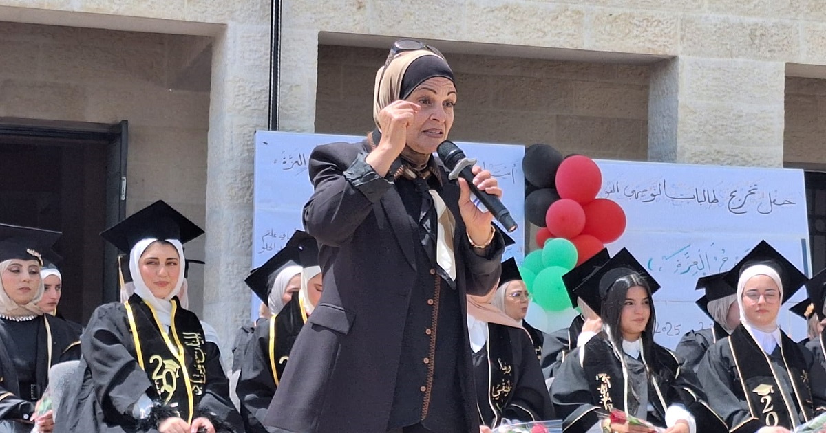 مدرسة بنات القدس الثانوية تخرج فوج "العزة" من طالبات "التوجيهي" 