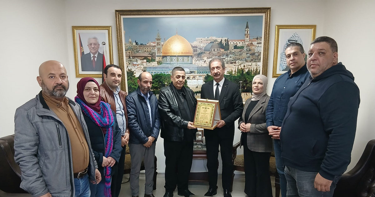 النتشة يطلع وفدا من جبهة النضال الشعبي على التطورات في القدس