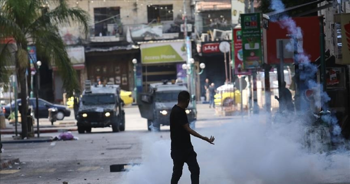 إصابات بالاختناق خلال  اقتحام قوات الاحتلال بلدة بيت فجار