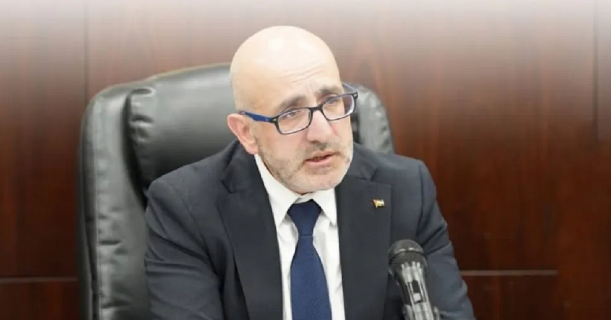 وزير المالية : ملتزمون بصرف رواتب الموظفين شهريا بنسب متفاوتة حسب موازنة الطوارئ النقدية 